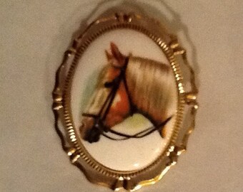 Horse Head Cameo set in Goldtone Filagree Brown & White Horse