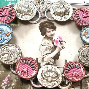 1800s Vintage BUTTON bracelet. Antique Victorian flowers, 7.5&quot;. One of a kind vintage button jewelry. Present gift. Allies Adornments
