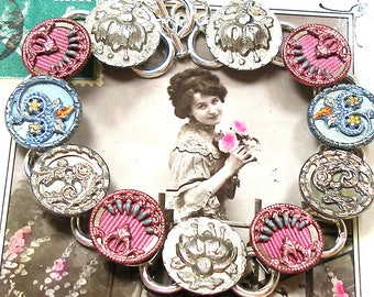 1800s Vintage BUTTON bracelet. Antique Victorian flowers, 7.5". One of a kind vintage button jewelry. Present gift.