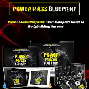 Op de afbeelding: Een digitaal marketingproduct genaamd "Power Mass Blueprint" wordt weergegeven op een computerscherm, een tablet en een telefoon. Het product is een gids voor succes in bodybuilding. De afbeelding bevat ook een fysieke kopie van het product op een dvd.