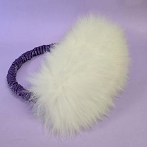 Sheepskin Tug Toy for Dogs – Natural Wool Agility Toy with Bungee Handle – Motivational Fur Tug Ring
