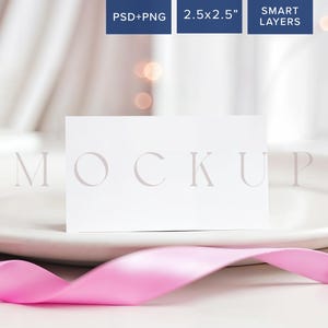 Minimale bruids douche naamkaart mock-up luierloterij babyshower ticket mockup roze lint mockup voor evenement PSD elegante geslachtsonthulling