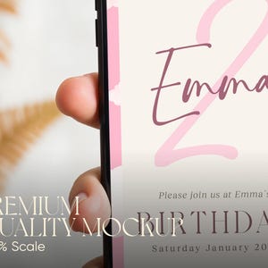 Puede incluir: Una invitaci&oacute;n de cumplea&ntilde;os rosa y blanca en la pantalla de un tel&eacute;fono inteligente. La invitaci&oacute;n dice "Emma's 2nd Birthday" y "Please join us at Emma's Birthday, Saturday January 20th".