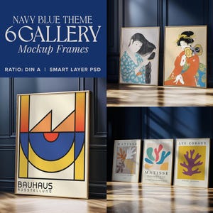 Puede incluir: Seis marcos de maqueta de galería en una habitación azul marino. Los marcos son de diferentes tamaños y formas, y todos están colgados en una pared. Los marcos están todos vacíos, y todos están listos para ser rellenados con obras de arte. Los marcos son todos de madera, y todos tienen un acabado dorado.