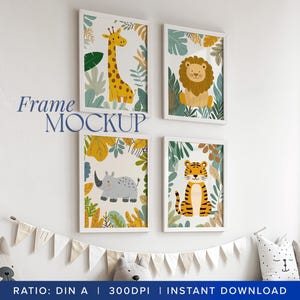 Kinderzimmer Wand Kunst Mockup 4 Weißer Rahmen Kinderzimmer Mock Up Set von Vier A Größe 5x7 Vertikale PSD Gemütliches Minimal Kind Raum Wimpelkette Plüschtier