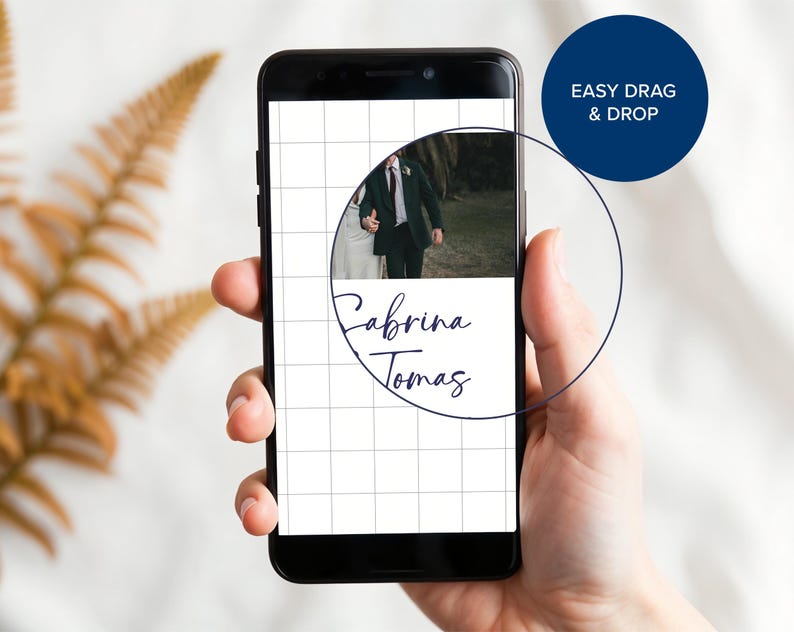 Puede incluir: Una pantalla de tel&eacute;fono inteligente que muestra un patr&oacute;n de cuadr&iacute;cula con una foto circular de una pareja en un entorno boscoso. La foto est&aacute; rodeada de un c&iacute;rculo blanco con el texto "Sabrina Tomas" escrito en cursiva.