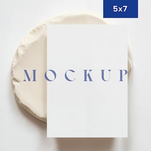 Maquete de chá de panela branco limpo 5x7, convite de casamento em pedra creme, modelo minimalista para revelação de gênero, retrato, cartão de felicitações, cartão postal