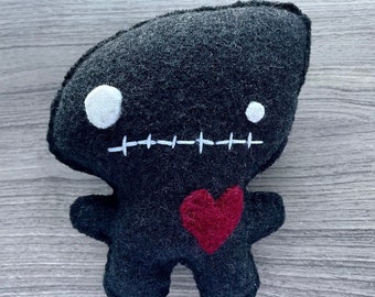 Schwarzer Voodoo Foodoo Love Doll - Handgemachter Pullover aus recycelter Wolle Sighfoo Seltsames Plüschtier