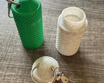 Medicijnflesje Sleutelhanger | Set van Twee | Diverse Kleuren | Reis-pillendoosje | Gekleurde Sleutelhanger | 3D-geprint