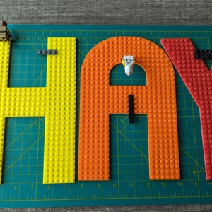 Letras extragrandes de estilo ladrillo delgado / Alfabeto completo disponible / Compatible con ladrillos LEGO / Regalo de cumpleaños / Decoración de habitación para niño/niña / FDM / Impresión 3D
