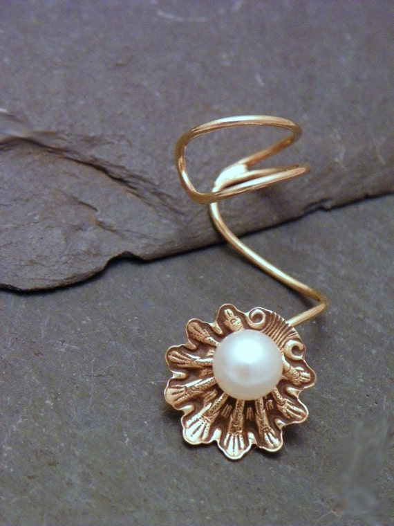 アクセサリーその他 [VINTAGE HOLLYWOOD] Pearly Bubble Earcuff PEARLY SHELL EARCUFF - Golden Brass Beach Handcrafted Pearl