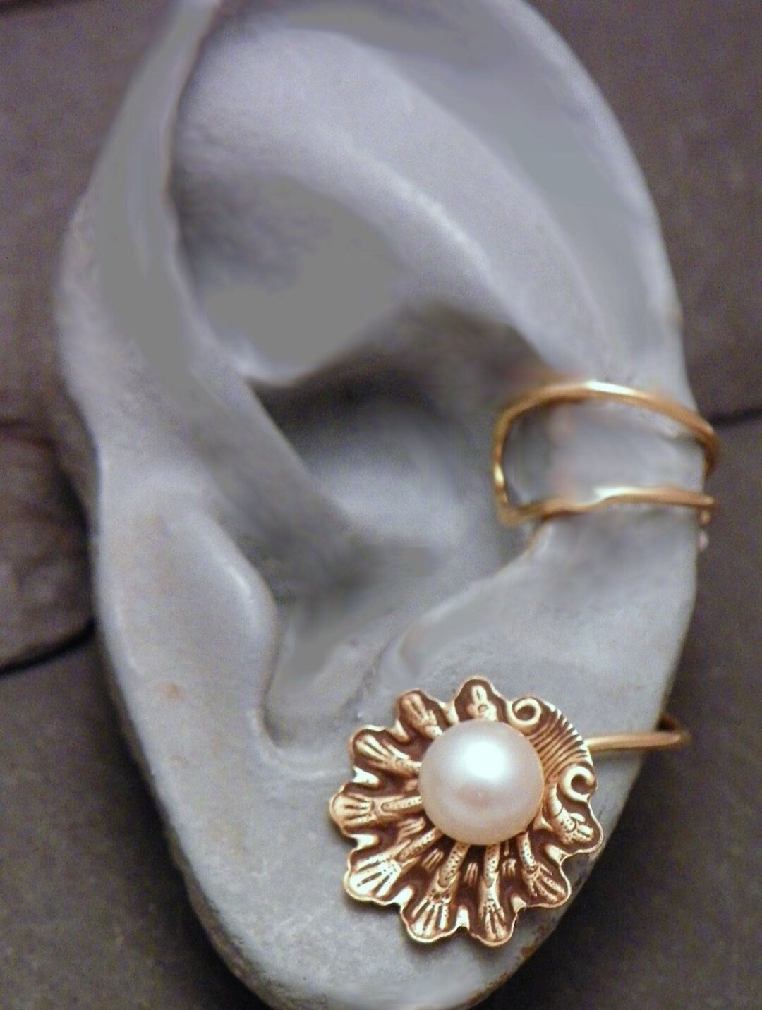 アクセサリーその他 [VINTAGE HOLLYWOOD] Pearly Bubble Earcuff PEARLY SHELL EARCUFF - Golden Brass Beach Handcrafted Pearl