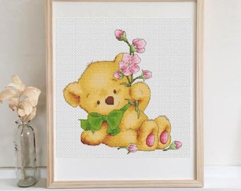 Orso con disegno ricamato con fiore. orsacchiotto per principianti. animale