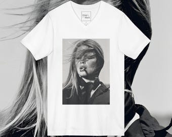 ブリジット・バルドー VネックTシャツ、ユニセックス、オーガニックコットン製 - 環境に優しい衣類