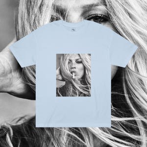 Kate Moss Print Unisex T-shirt, 100% Cotton Oversized Tee, 90s Model Smoking Shirt - Retro, Trendy image 6