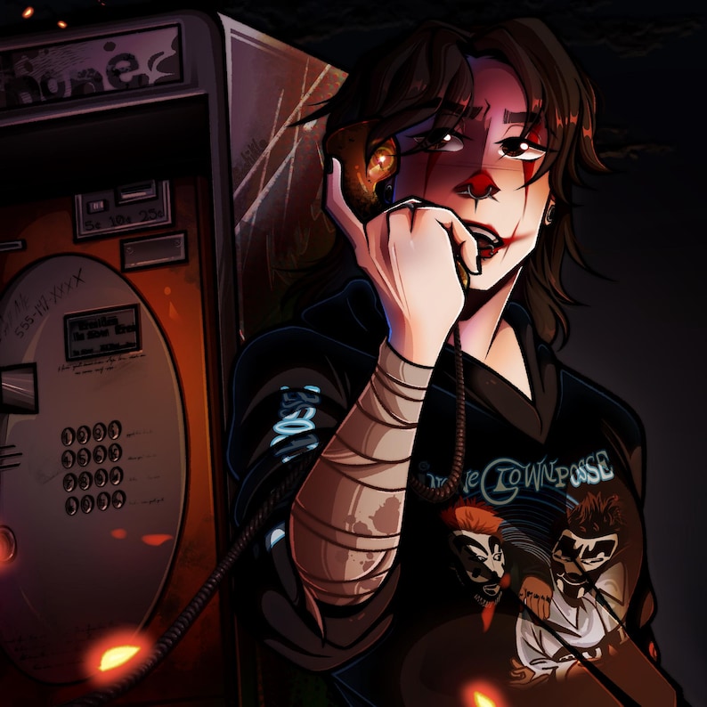 K&ouml;nnte beinhalten: Digitale Illustration einer Person mit clownartigem Make-up, die einen Telefonh&ouml;rer h&auml;lt. Die Person tr&auml;gt einen schwarzen Kapuzenpullover mit dem Text "The Clown Posse" und hat einen bandagierten Arm. Im Hintergrund befindet sich eine alte Telefonzelle.