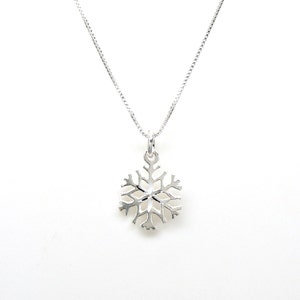 Winter Christmas SNOWFLAKE Solid Sterling Silver Small Charm Pendant 1941 Winter Christmas SNOWFLAKE Solid Sterling Silver Small Charm Pendant 1941