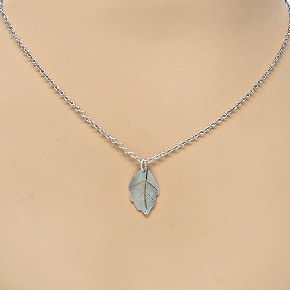 Leaf Pendant Necklace on Antique Silver 18 Inch Cable Chain