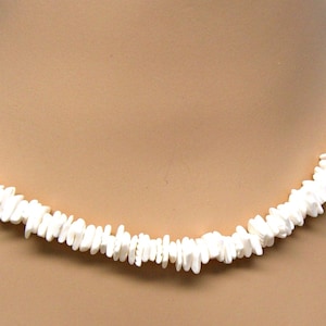 Puka schelpketting of choker wit vierkant gesneden chiplengtes 14-15-16-18-20 inch surfer SUP jeugd tot volwassene 7065