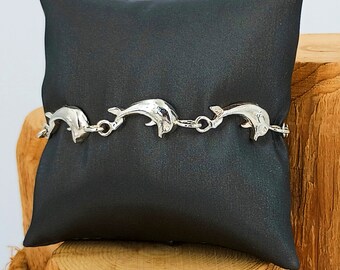 Dolphins Charm Link Bracelet Silver Plated 7 inches 3296