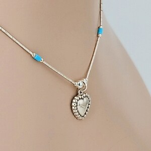 Choker Halskette Sterling flüssiges Silber mit 2 Türkis Beads und Herz 17 Zoll Minimalist 3075-Heart