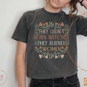 Feminist Shirt, Women's Rights, Roe V Wade, Abortion Rights, Pro Choice, Witchy Shirt, Comfort Colors, Boxy Crop, Mom Crop Bild 1