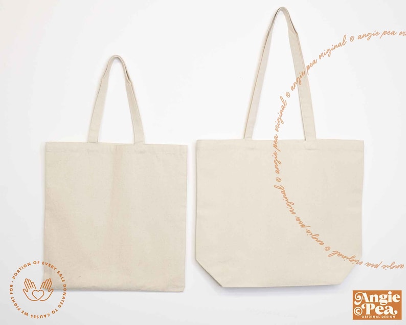 Pode incluir: Duas sacolas de lona em branco, uma maior que a outra, com al&ccedil;as marrons. A sacola maior tem o texto "angie pea original" escrito nela em uma linha curva.
