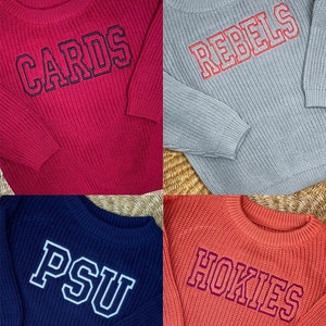 Baby / Kleinkind benutzerdefinierte Sport-Teams-Pullover - Kinder bestickter Pullover im Varsity-Stil – College Football/NFL personalisierter Pullover