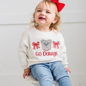 女の子用ジョージア ゴー ドッグス 刺繍入りセーター - 女の子用 UGA ブルドッグス ゲームデー セーター - カスタム ベビー/幼児用ジョージア大学ボウ アウトフィット