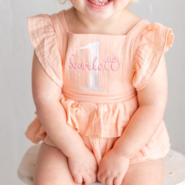 Conjunto para el primer cumpleaños de niña: pelele para sesión de fotos con pastel y nombre - Pelele de muselina con volantes