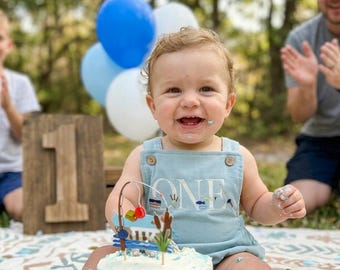 Spersonalizowany strój na pierwsze urodziny wędkarza – O Fish Ally One Birthday Overalls
