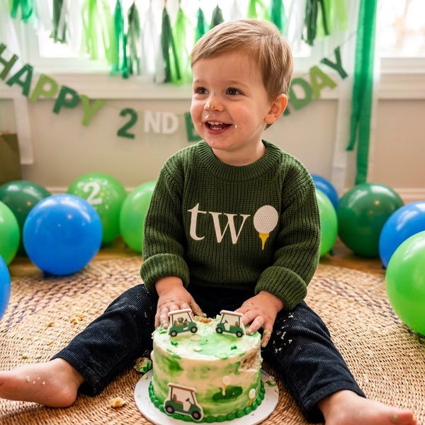 Suéter de golf para el segundo cumpleaños: Conjunto de par-tee con bordado "Two"