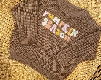 Mädchen-Kürbis-Saison-Pullover mit Stickerei – personalisierter Herbstpullover für Babys/Kleinkinder – Mädchen-Kürbis-Patch-Outfit – Herbst-/Herbst-Mädchenpullover