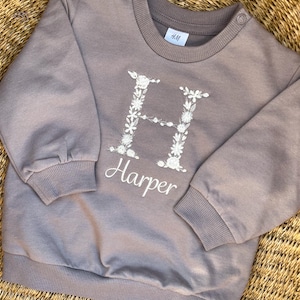 Sudadera con bordado floral personalizado con iniciales - Sudadera con bordado floral personalizado para bebés o niñas pequeñas - Sudadera con monograma y letras bordadas para niñas