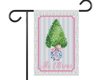Bandera de jardín, bandera de topiario primaveral con diseño Grandmillennial y Coquette, bandera de jardín azul y blanca.