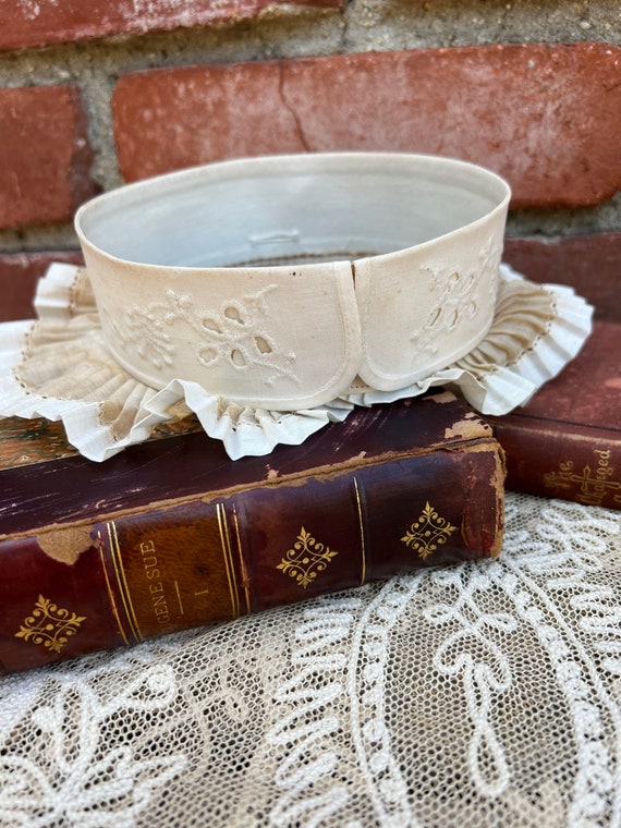 Edwardian White On White Embroidered Pleated Ruff… - image 2