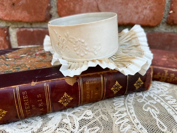 Edwardian White On White Embroidered Pleated Ruff… - image 6