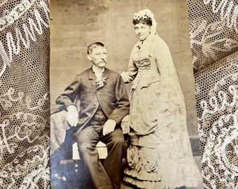 Victorian Couple Cabinet Card Mr and Mrs Ed Hyer Kankakee Illinois