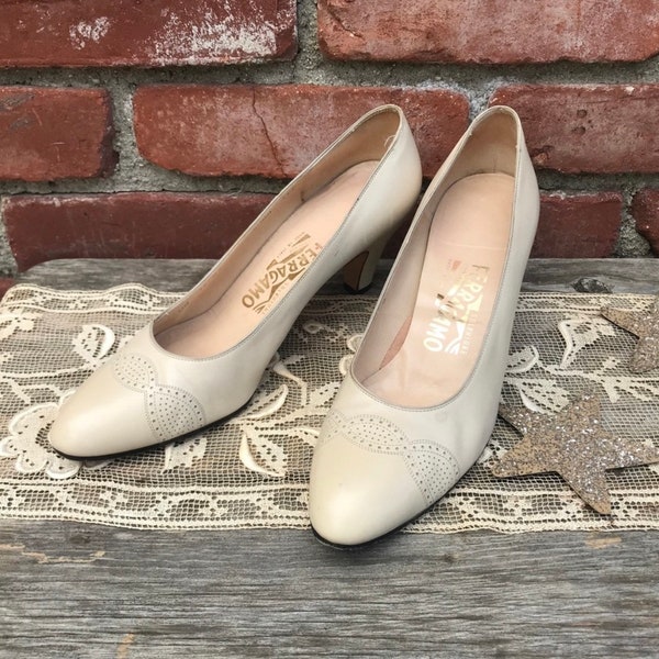 Vintage Salvatorre Ferragamo Ivory Beige Pumps Heels Size 9 1/2 Made in Italy