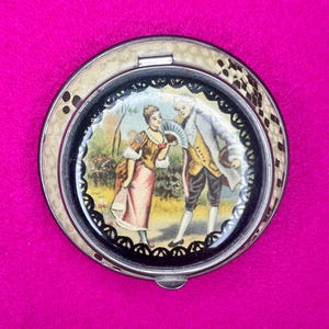 Romantic Courting Couple Vintage Compact