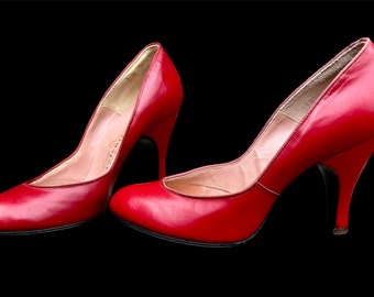 Vintage Red Pumps 40s 50s Era Valentine Lucia Last Collectible Shoes