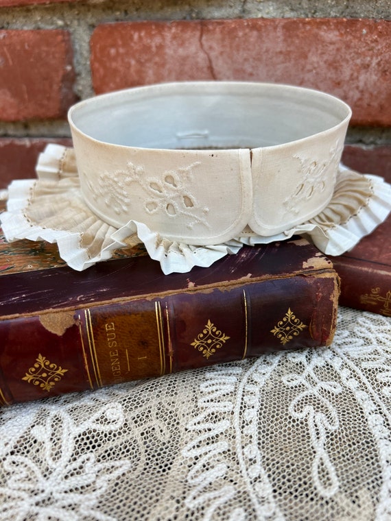 Edwardian White On White Embroidered Pleated Ruff… - image 8