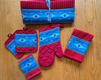 Set de cuisine - Rouge avec imprimé Navaho bleu et plumes - Serviette, gant de toilette, maniques, gants de cuisine, passe-partout pour sèche-linge - Également vendu séparément