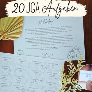 Peut inclure: Un jeu de 20 cartes de défis JGA avec des instructions sur une feuille de papier bleue. Les cartes sont imprimées en encre noire et comportent une variété de tâches pour un enterrement de vie de jeune fille.