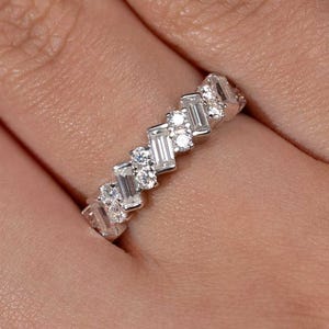 Women&#39;s Moissanite Ring Minimalist Fine Band 1.1 TCW Baguette & Round Row Cut 925 Sterling Silver Stacking VVS D, Gift for her