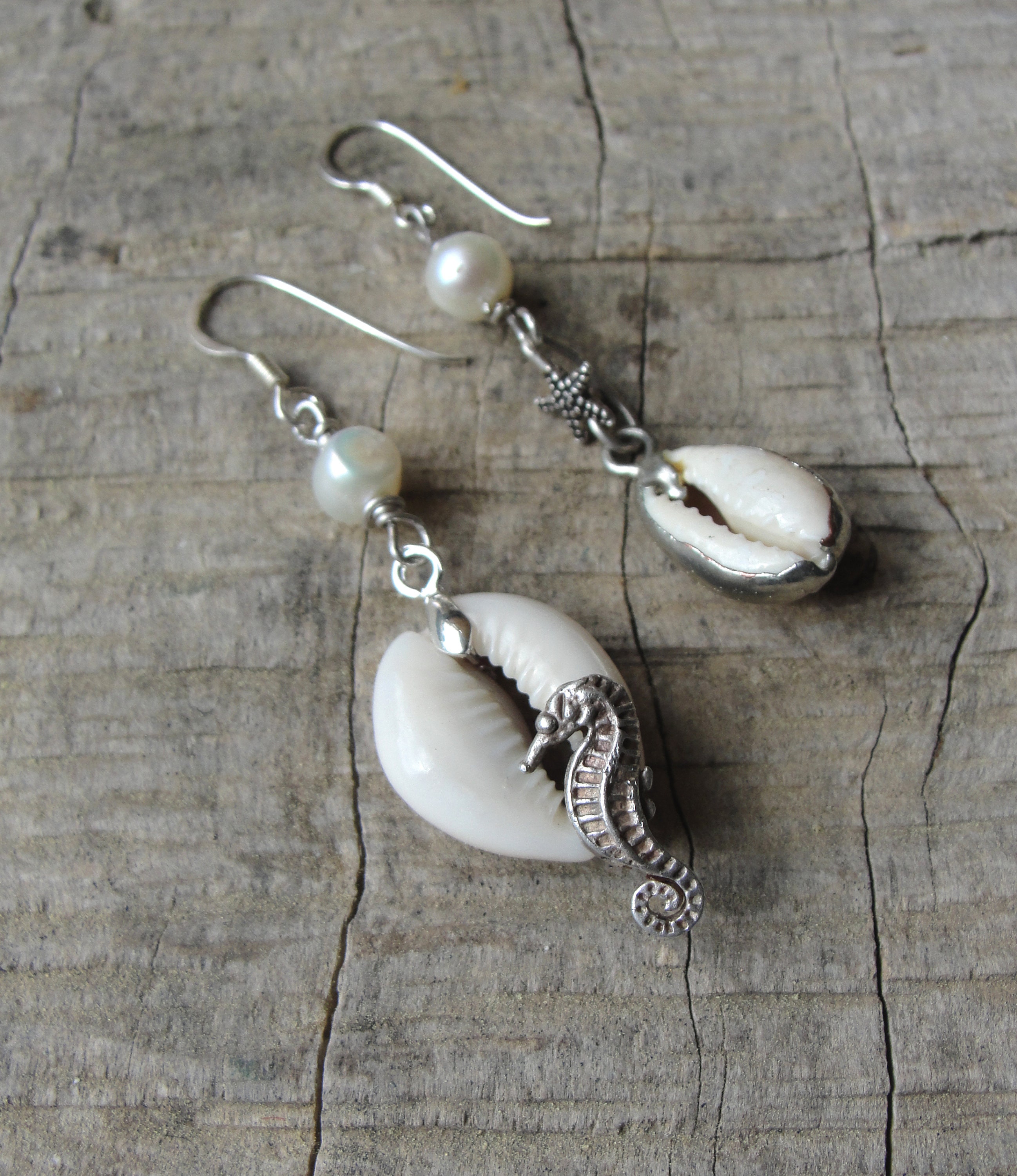 Sea Shell Pearl Asymmetrical Earring main image 1
