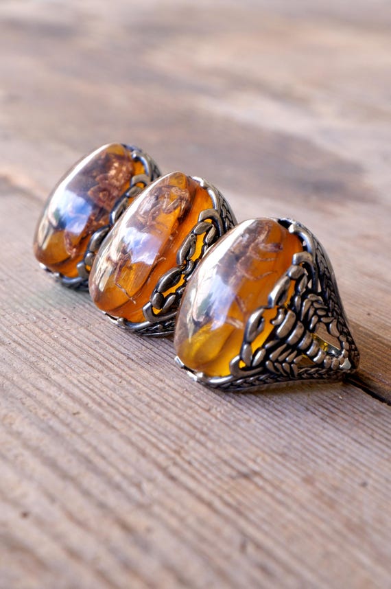 Grande bague en ambre avec scorpion vintage en argent sterling