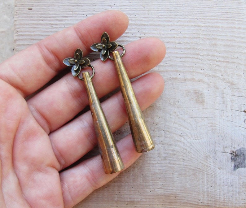Boucles doreilles géométriques en métal vintage faites à la main Cylindre trouve des bijoux rustiques image 4