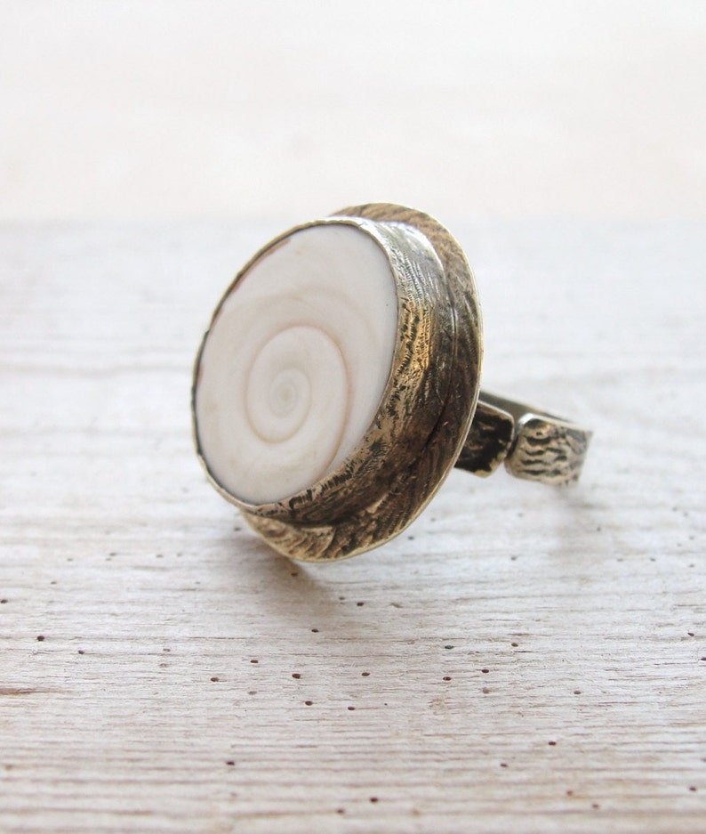 Sterling Silver Seashell Ring Eye of Shiva Shell image 1