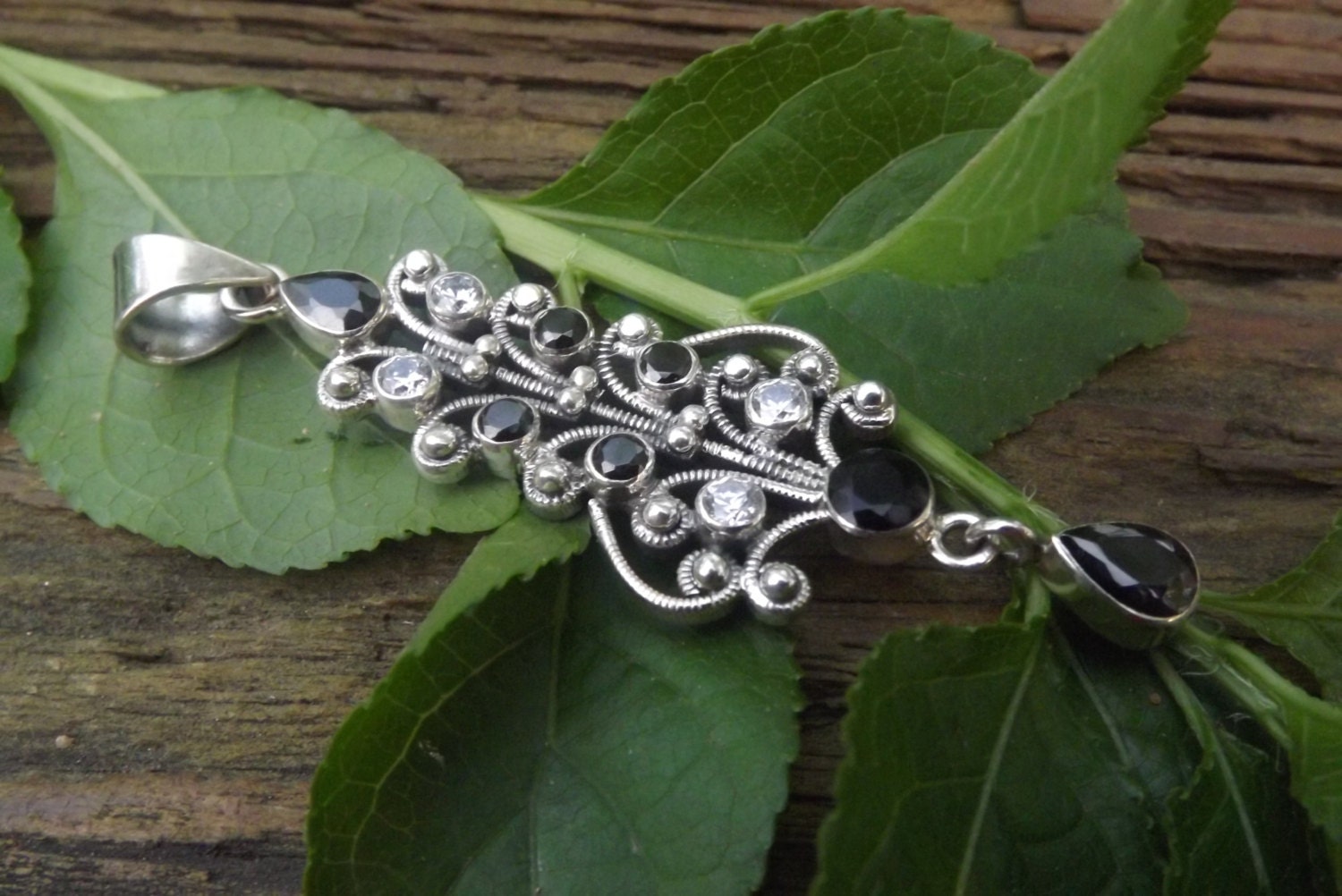 White Topaz & Black Onyx Feminine Pendant Bohemian Style